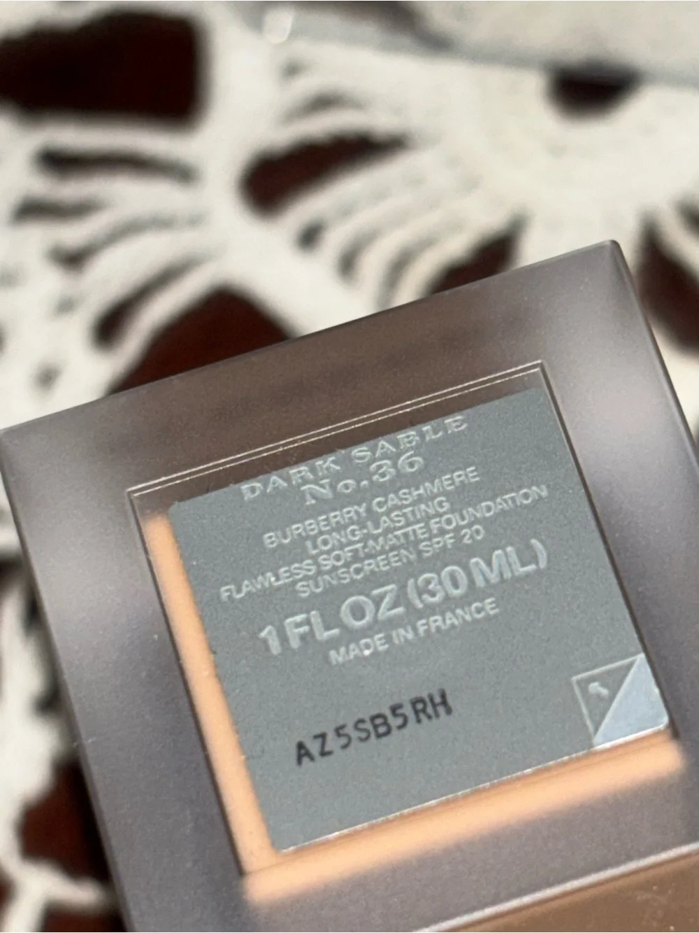 Burberry foundation dark sable no 25